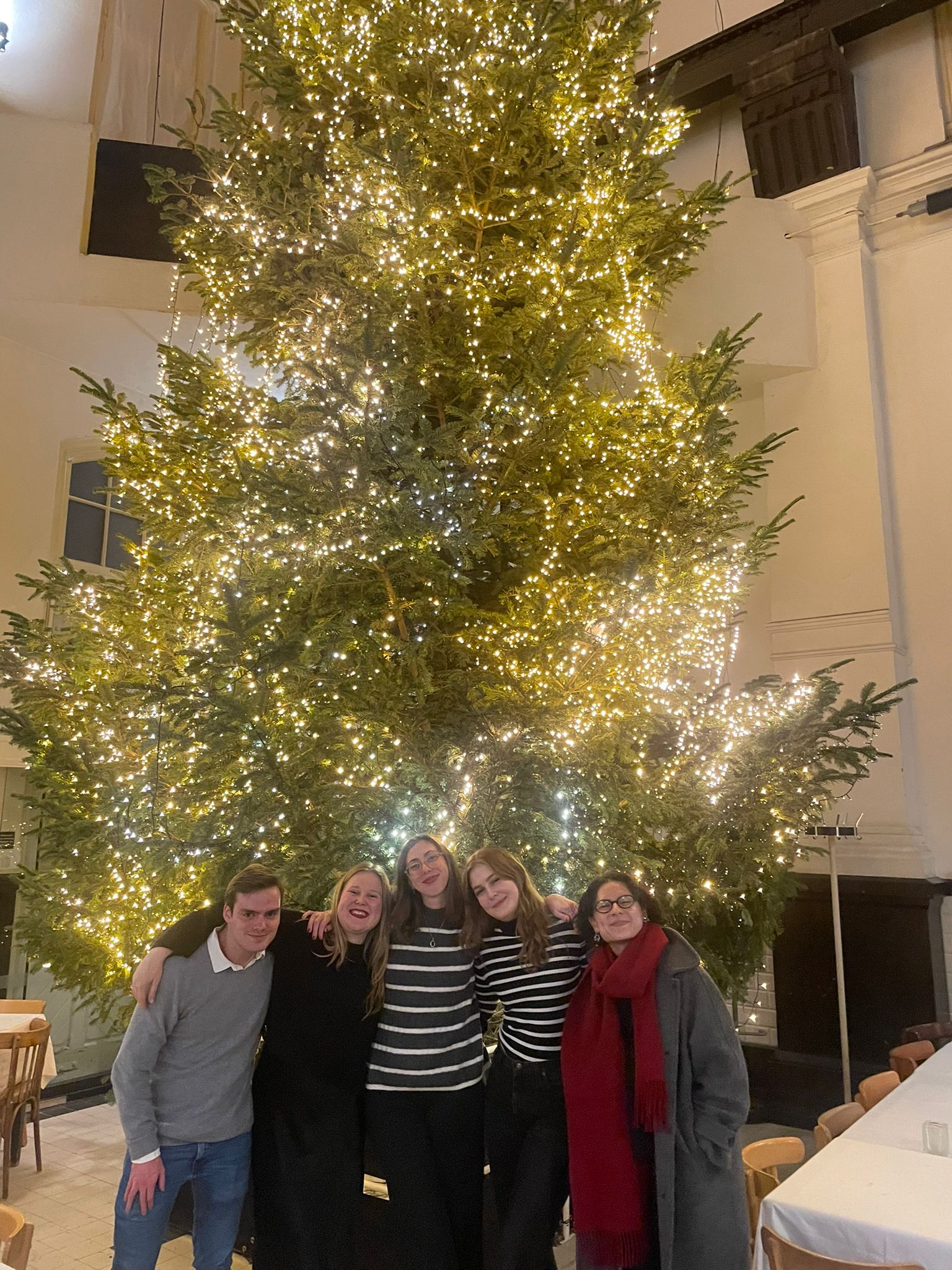 Bestuur Jong VNK: v.l.n.r. Raphaël Esser, Roísín Douglas, Annabel Eagles, Rosa Boer en Laetitia Lai (niet op de foto: Joshka Mandersloot)
